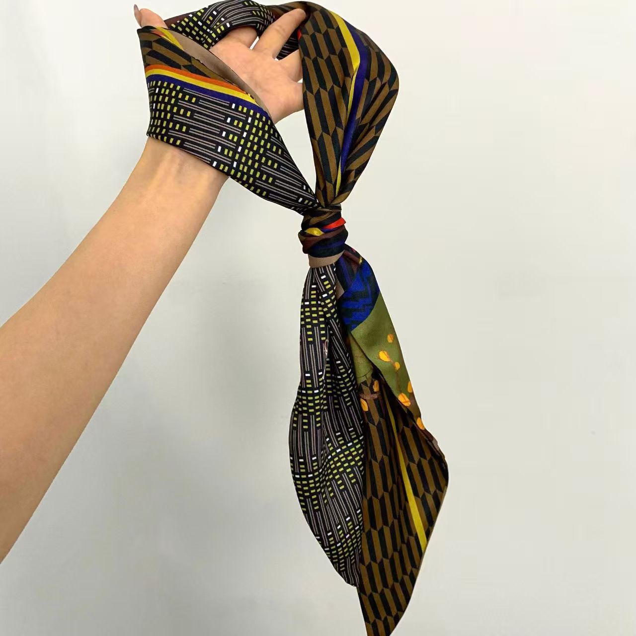 Luksusowa Apaszka Jedwabna z D – Silk Tie Woven recenzja i cena