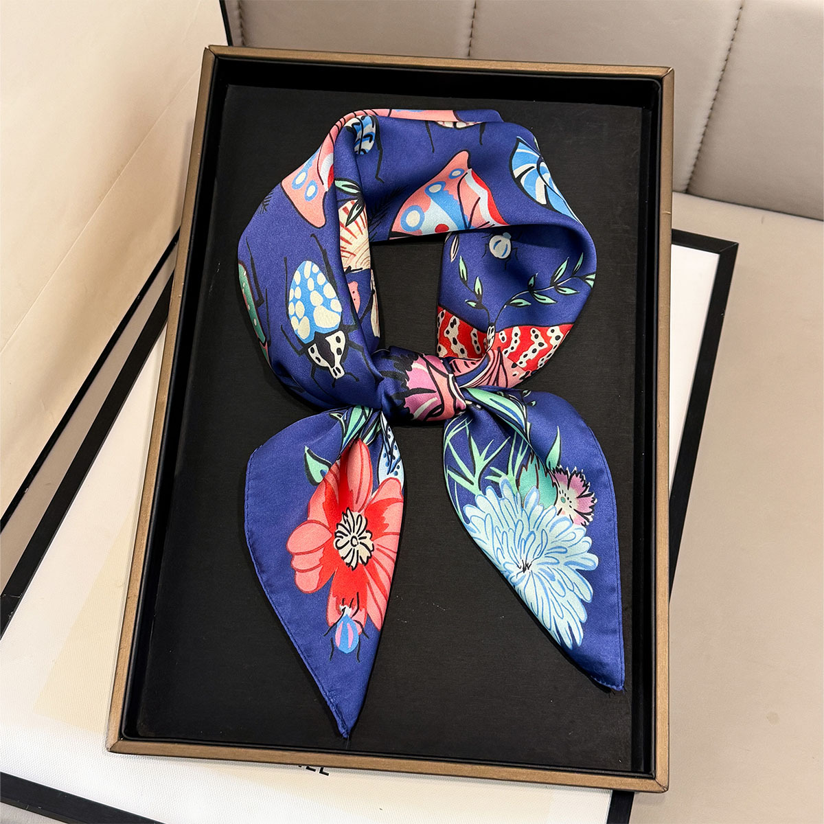 Jedwabne kwadratowe apaszki z  – Silk Tie Woven recenzja i cena